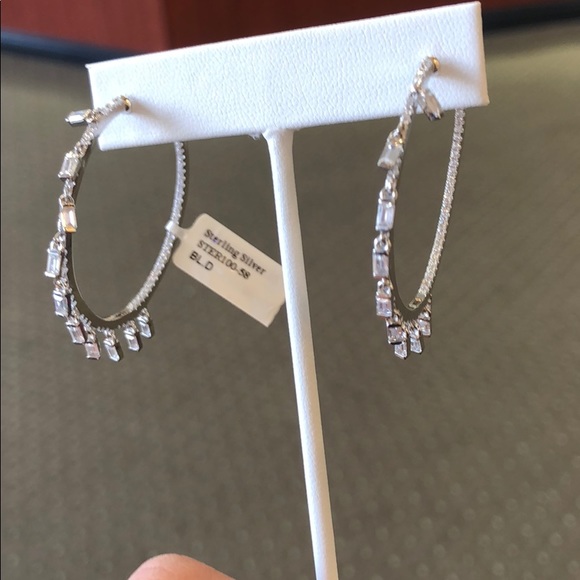 Jewelry - Gorgeous Hanging, Hoop Baguette Emerald Cut Earring!